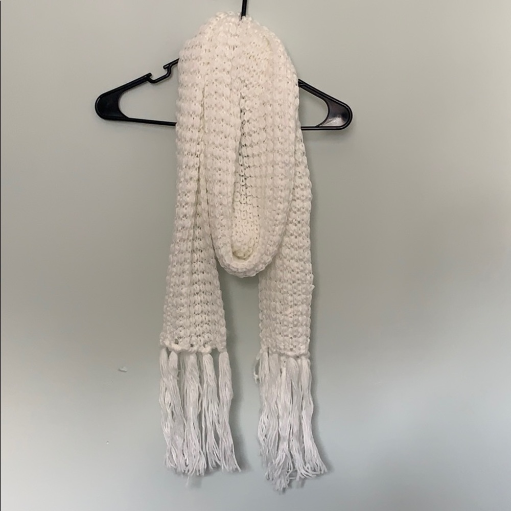 Super soft white scarf